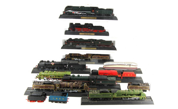 Lot de locomotives décoratives