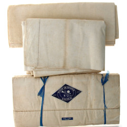 Parure neuve Fleur de France comprenant