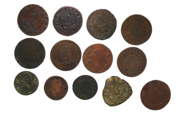 Lot de 13 monnaies royales en cuivre: 8 