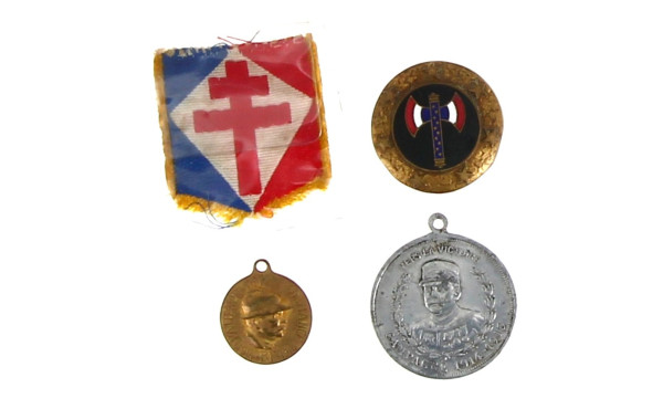 Lot comprenant un insigne tissu FNFL, un