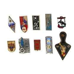 Lot d'insignes militaires divers