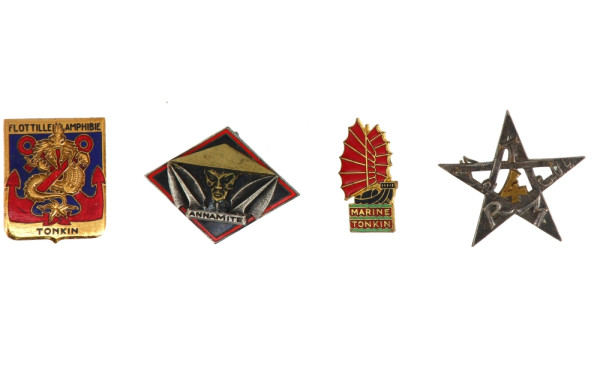 Lot de 4 insignes coloniaux (Tonkin, Ind