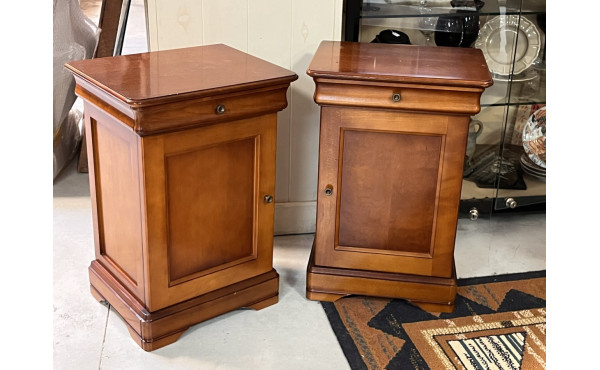 Paire de chevets en merisier 34 x 42 x H