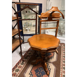 2 valets de chambre + petit guéridon (qq