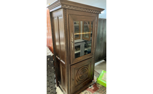 Meuble néo breton formant vitrine en par