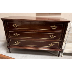 Commode en placage d'acajou verni, ouvra