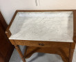 Petite table de toilette plateau marbre 