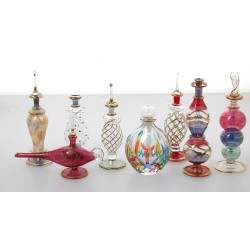 8 flacons de parfum en verre soufflé vén