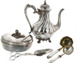 Lot d'argenterie comprenant une verseuse