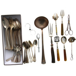Lot de couverts en métal argenté déparei