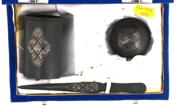 Petit nécessaire de bureau, Asie, travai