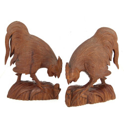 CHINE Vers 1930 - Paire de coqs en bois 
