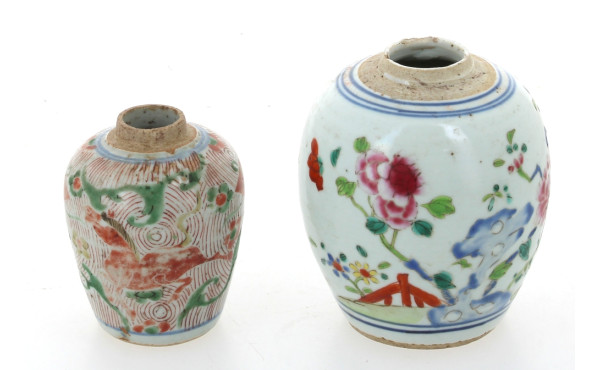 CHINE (XIXème) - Deux petits pots en por