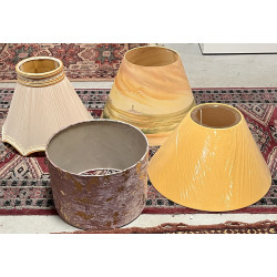 4 abats-jours modernes en bon état dont 