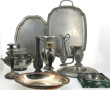 Lot d'étains dont soupière, pichets, vas