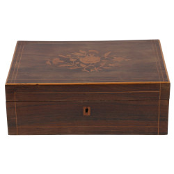 Coffret rectangulaire en placage et marq