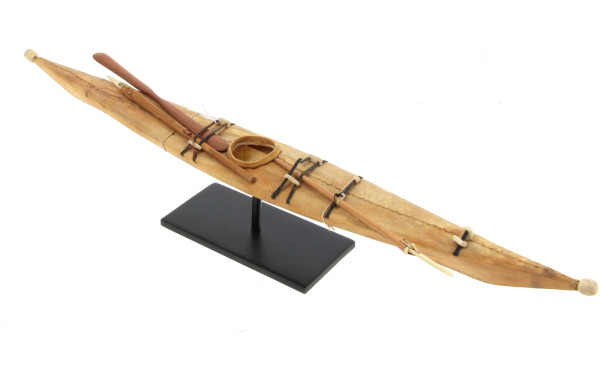 Maquette KAYAK Inuit en peau de phoque, 