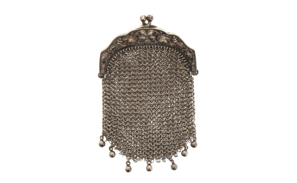 Petit porte-monnaie en argent et maille 