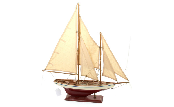 Maquette de voilier sur socle. Travail m