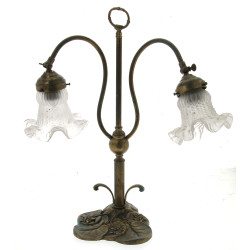 Lampe en laiton piètement en forme de né