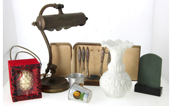 Lampe de bureau ancienne en laiton : on 