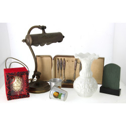 Lampe de bureau ancienne en laiton : on 