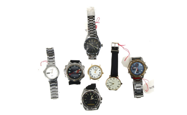 Lot de 7 montres et boîtiers de montre d