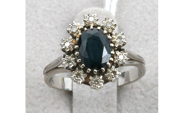 Bague en or gris 18 carats, poinçon tête