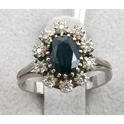 Bague en or gris 18 carats, poinçon tête