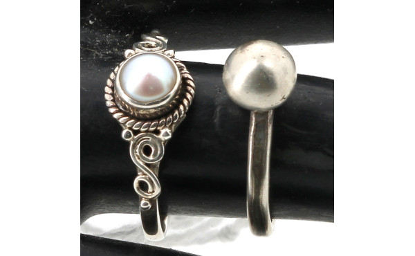 Lot de 2 bagues en argent dont une serti