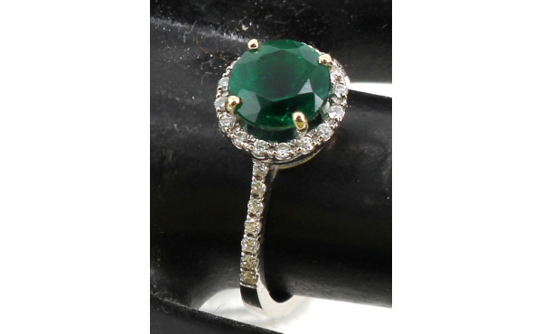 Bague en or gris 18 carats sertie d'une 