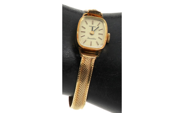 Montre bracelet de dame en or jaune 18 c
