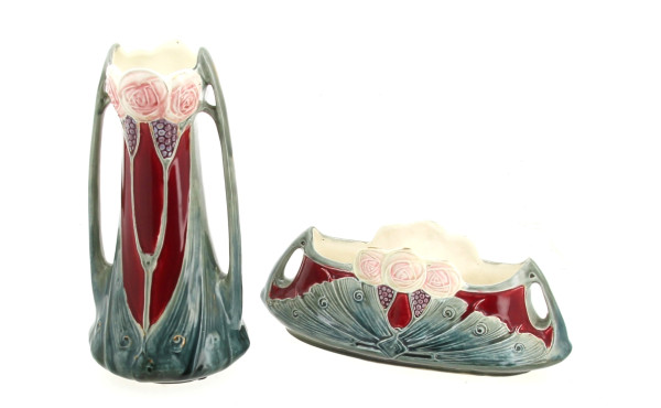 Jardinière et vase en barbotine à décor 