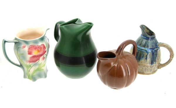 Lot de 4 pichets en faïence, grès et bar