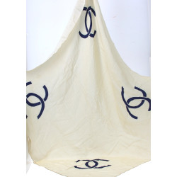 CHANEL - Carré en soie ivoire à décor de