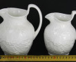WEDGWOOD - Deux pichets en 2 tailles en 