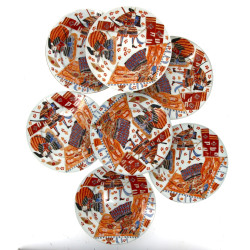 Suite de 7 assiettes en porcelaine ancie