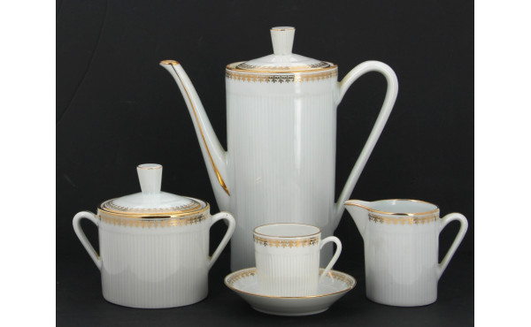 Service à café en porcelaine blanche et 