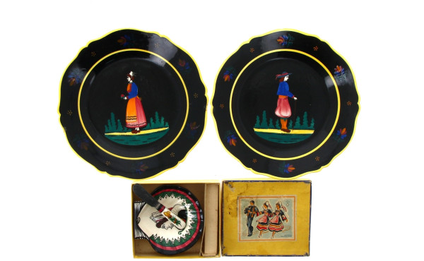 HENRIOT QUIMPER - Paire d'assiettes à dé