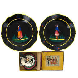 HENRIOT QUIMPER - Paire d'assiettes à dé