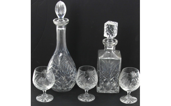 2 carafes en cristal dont une à whisky, 