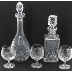 2 carafes en cristal dont une à whisky, 