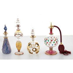 4 flacons en verre coloré de Murano, un 