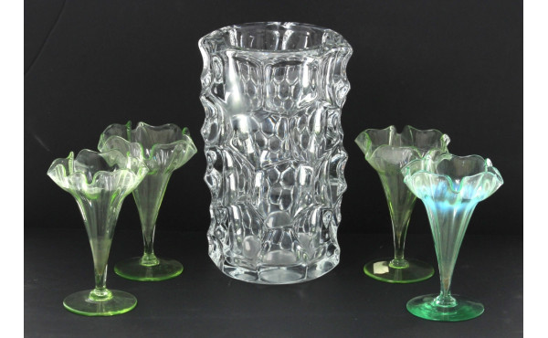 4 verres à liqueur de forme corolle anci