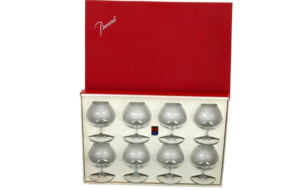 BACCARAT - 8 verres à cognac en cristal,