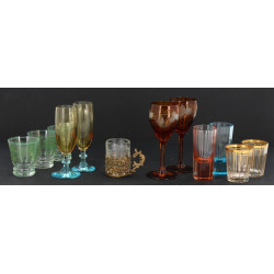 Petite collection de 12 verres à liqueur
