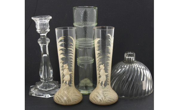 Lot de verreries : un flambeau, une peti