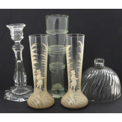 Lot de verreries : un flambeau, une peti