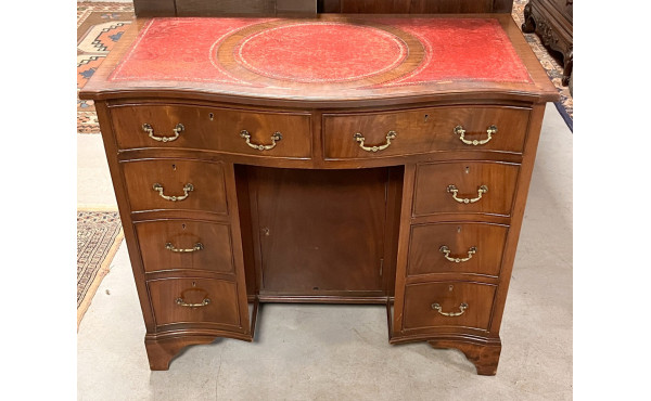 Petit bureau anglais en placage d'acajou