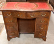 Petit bureau anglais en placage d'acajou
